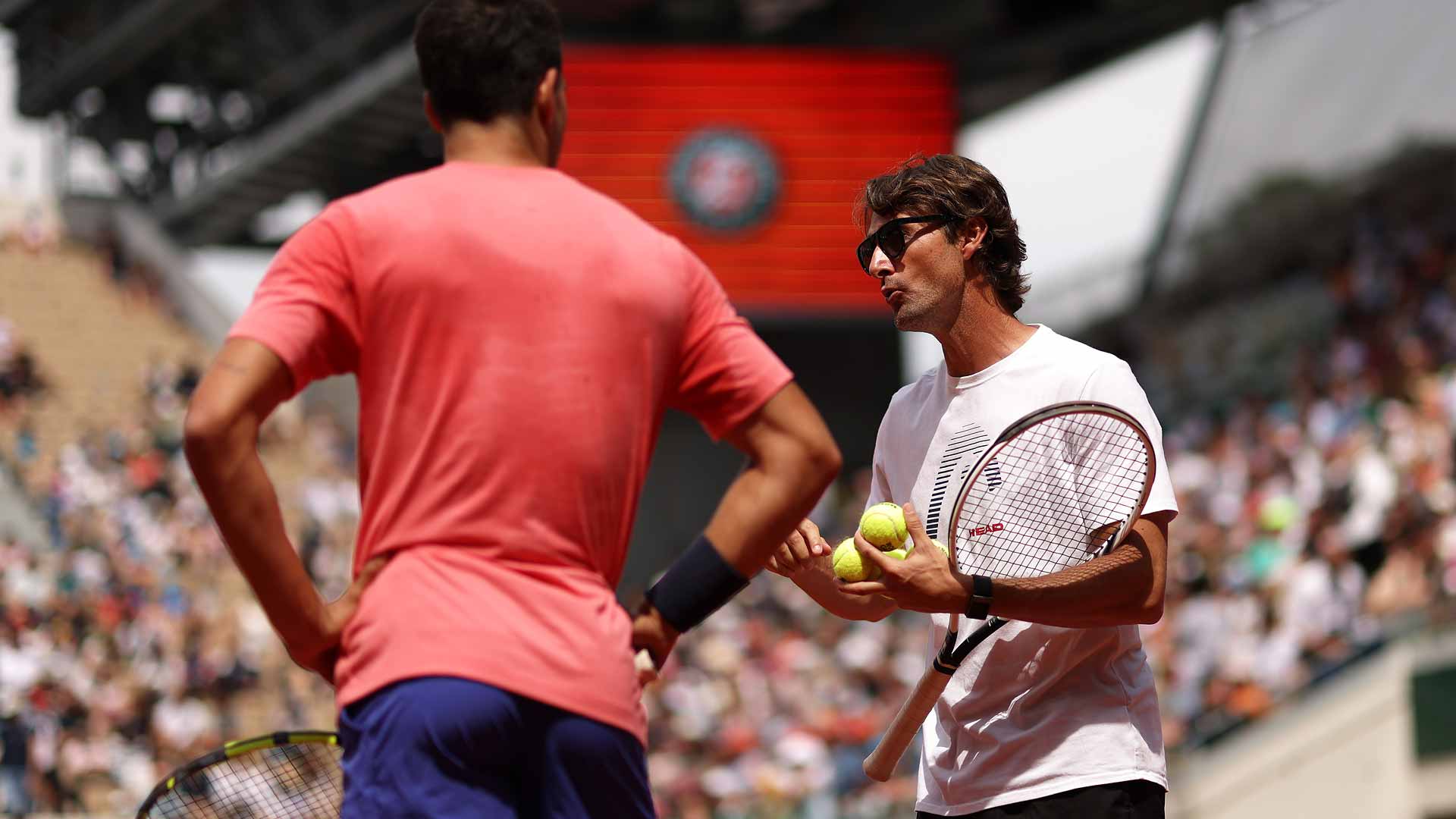 Carlos Alcaraz will try to join his coach, Juan Carlos Ferrero, as a Roland Garros champion.