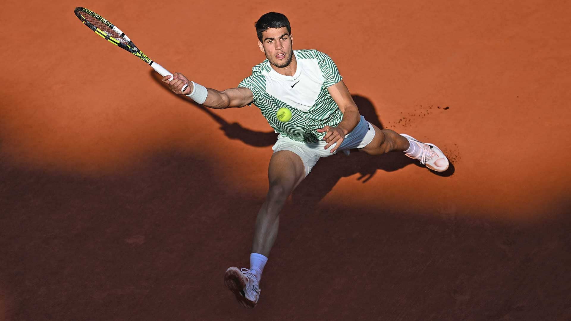 Carlos Alcaraz en route to fourth-round victory against Lorenzo Musetti on Sunday at Roland Garros.