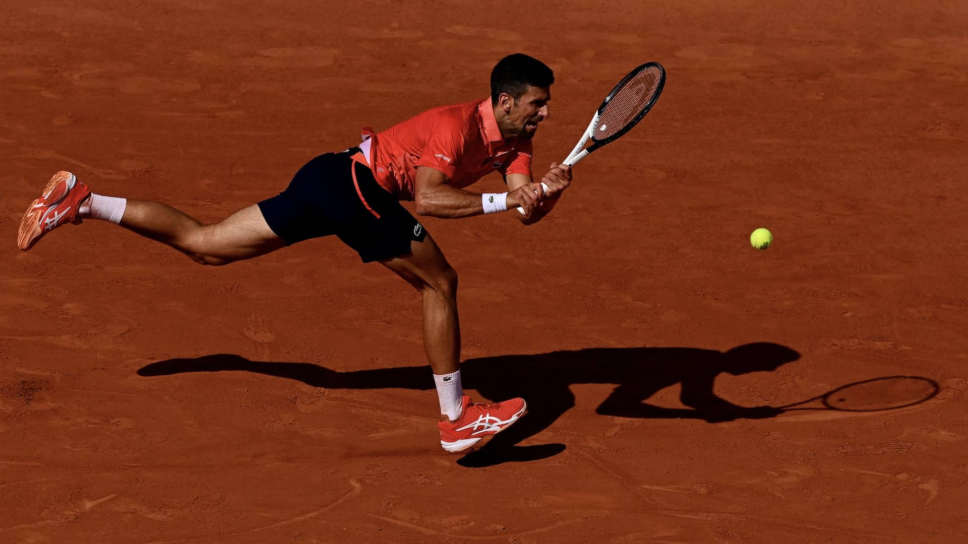 Novak Djokovic busca su tercer título en Roland Garros.