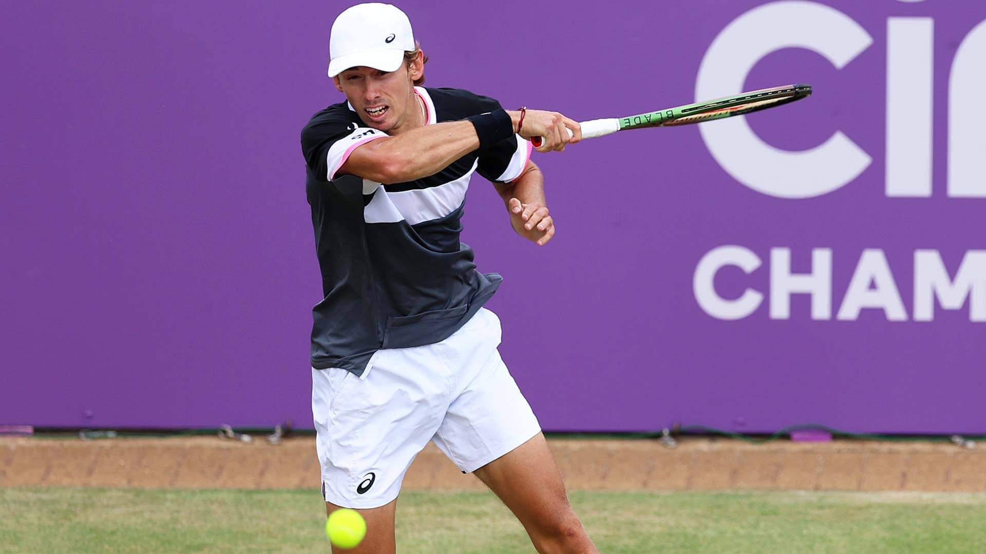 Álex de Miñaur en su partido del jueves en Londres.