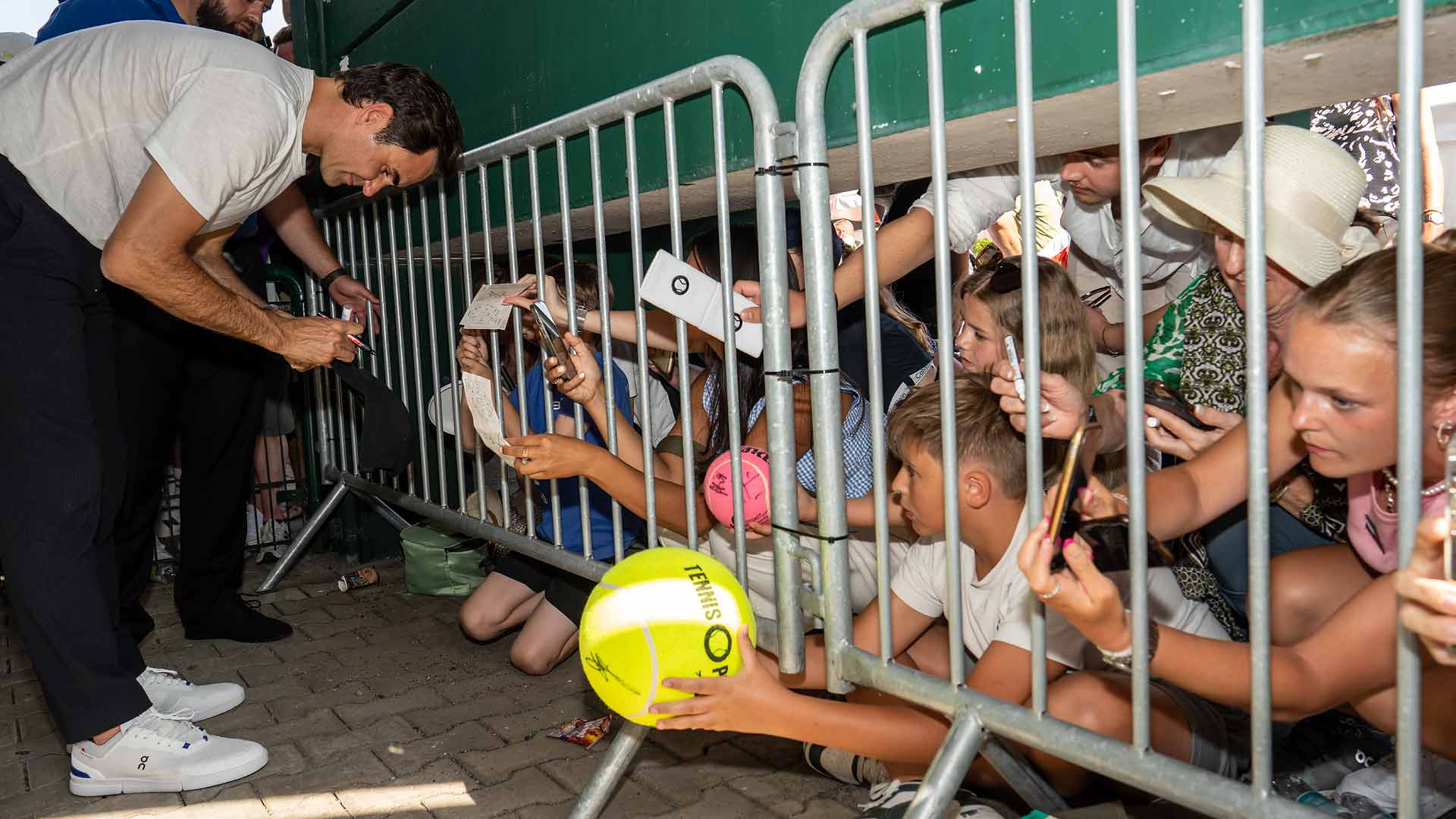 <a href='https://www.atptour.com/en/players/roger-federer/f324/overview'>Roger Federer</a>