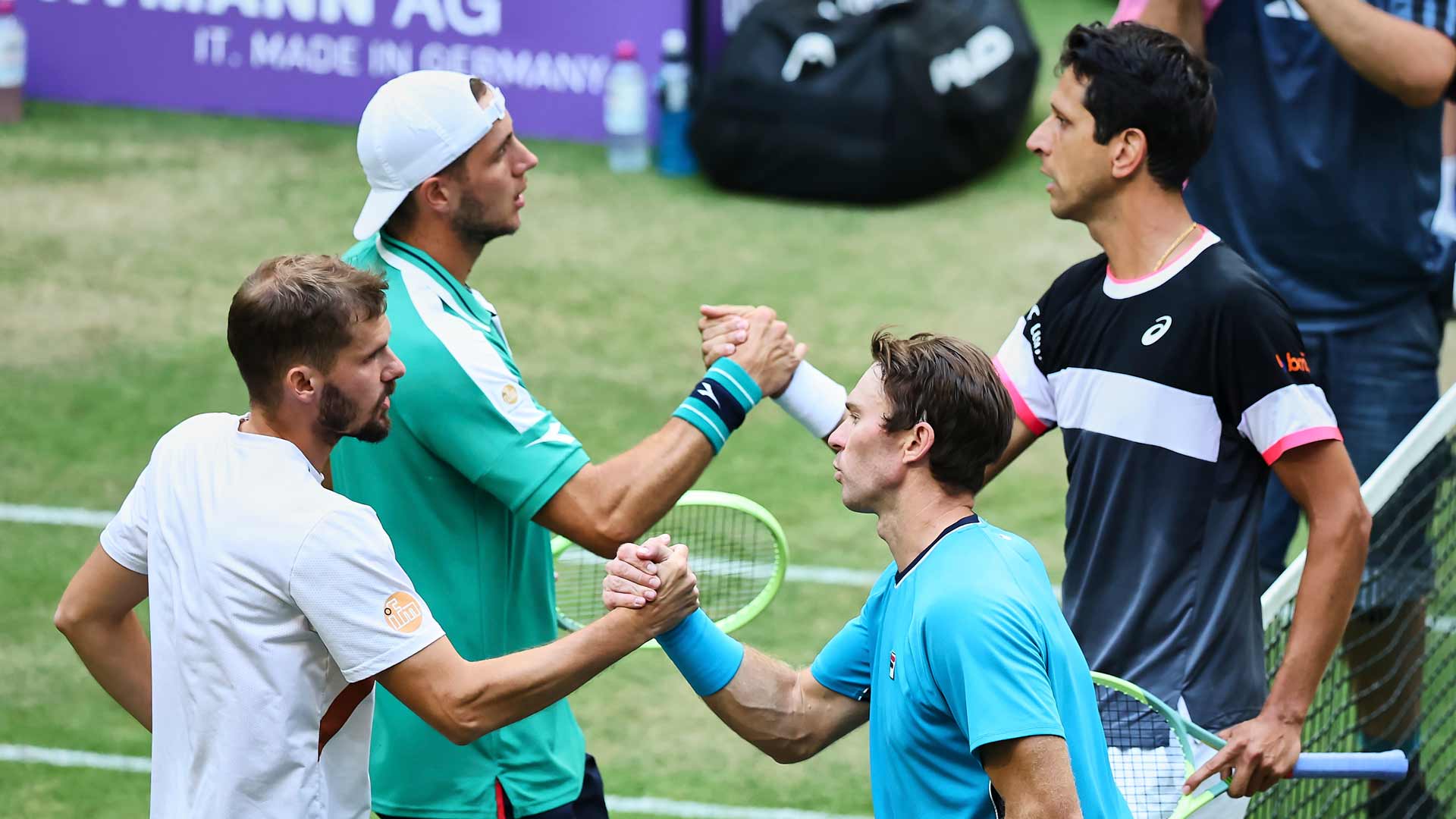 Germans Oscar Otte and Jan-Lennard Struff fall to Marcelo Melo and John Peers in the Halle semi-finals.
