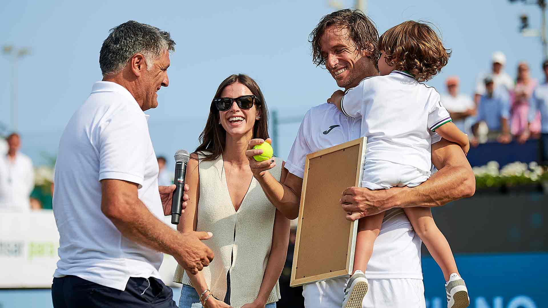 Toni Nadal, durante la ceremonia de homenaje a Feliciano López en el Mallorca Championships.