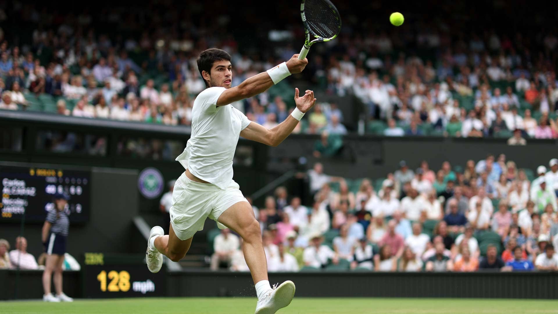 Carlos Alcaraz avanza a la cuarta ronda de Wimbledon por segundo año consecutivo.