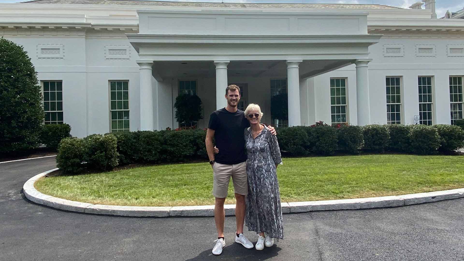 <a href='https://www.atptour.com/en/players/jamie-murray/mc81/overview'>Jamie Murray</a> and Judy Murray visit during a visit to The White House.