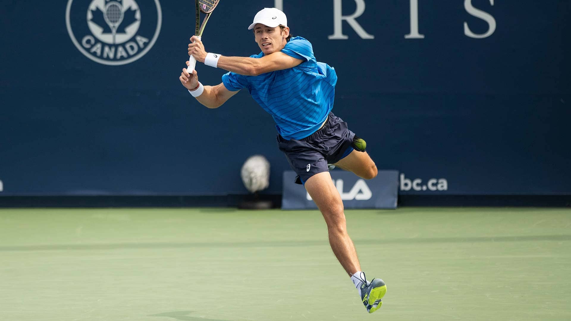 Alex de Miñaur convierte tres de sus cinco puntos de quiebre para vencer a Cameron Norrie el martes en Toronto.