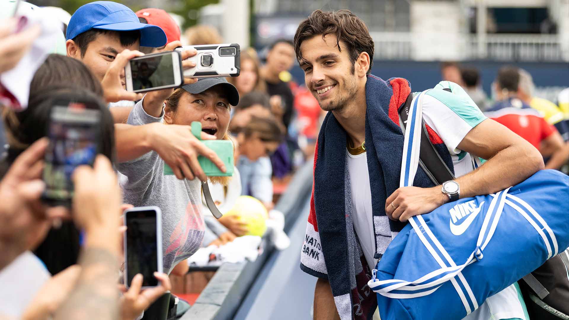 Lorenzo Musetti takes a photo with fans in Toronto.