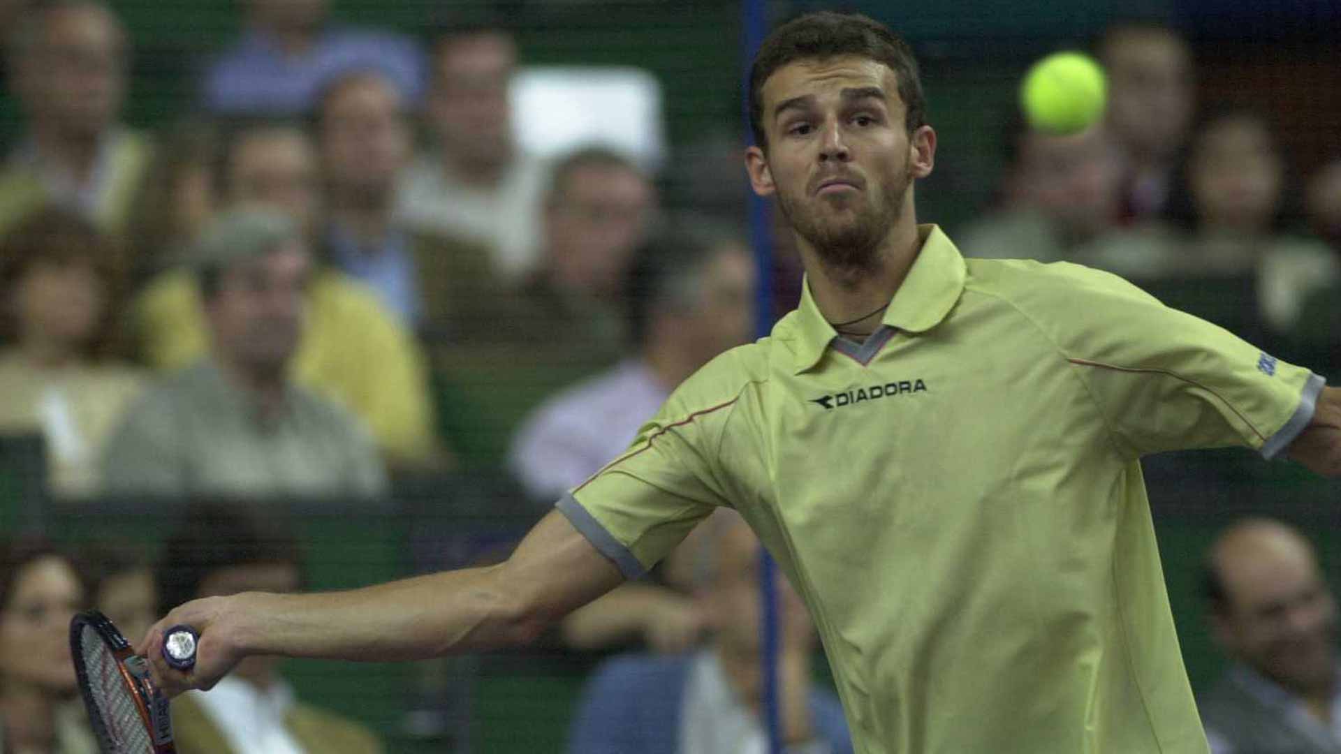Gustavo Kuerten in action at the 2000 Tennis Masters Cup.