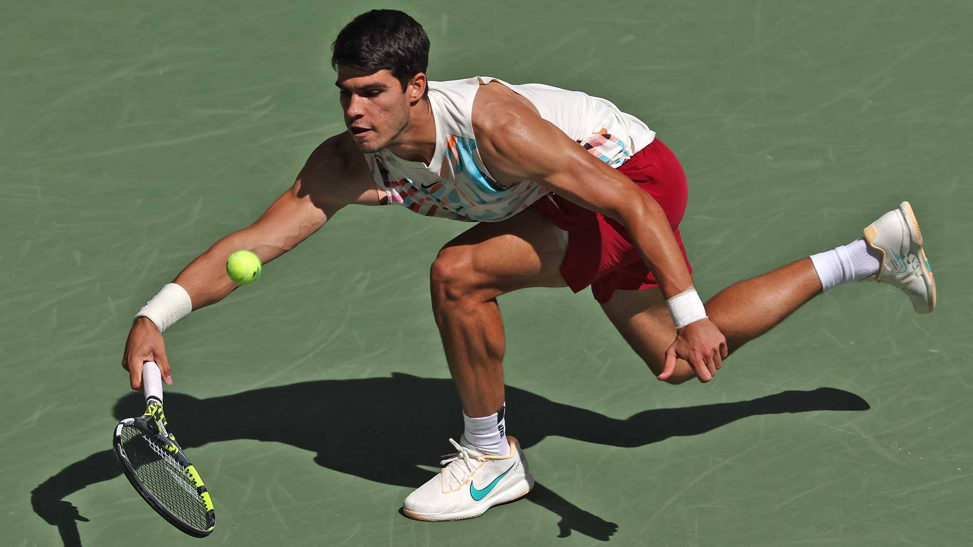 Carlos Alcaraz in action against Daniel Evans on Saturday at the US Open.