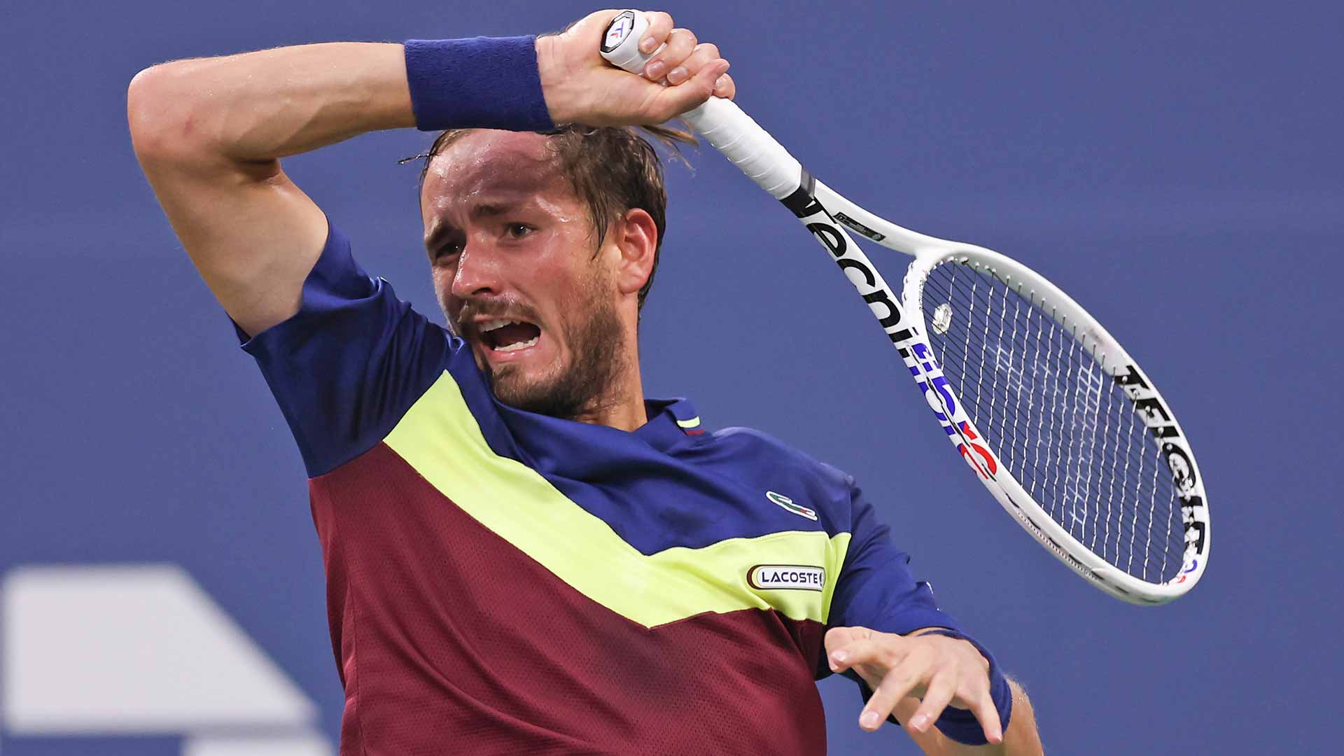 Daniil Medvedev defeats Alex de Minaur inside Louis Armstrong Stadium to take a 5-2 lead in their Lexus ATP Head2Head series.
