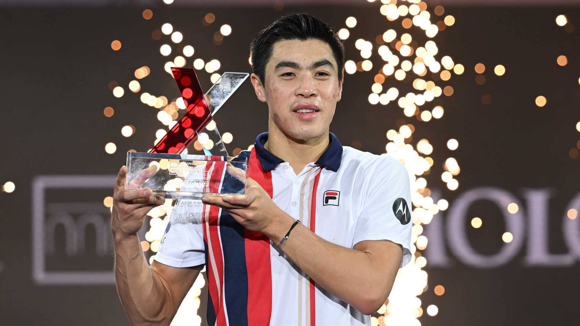 Brandon Nakashima ganó sus cinco partidos para conquistar las Next Gen ATP Finals 2023.