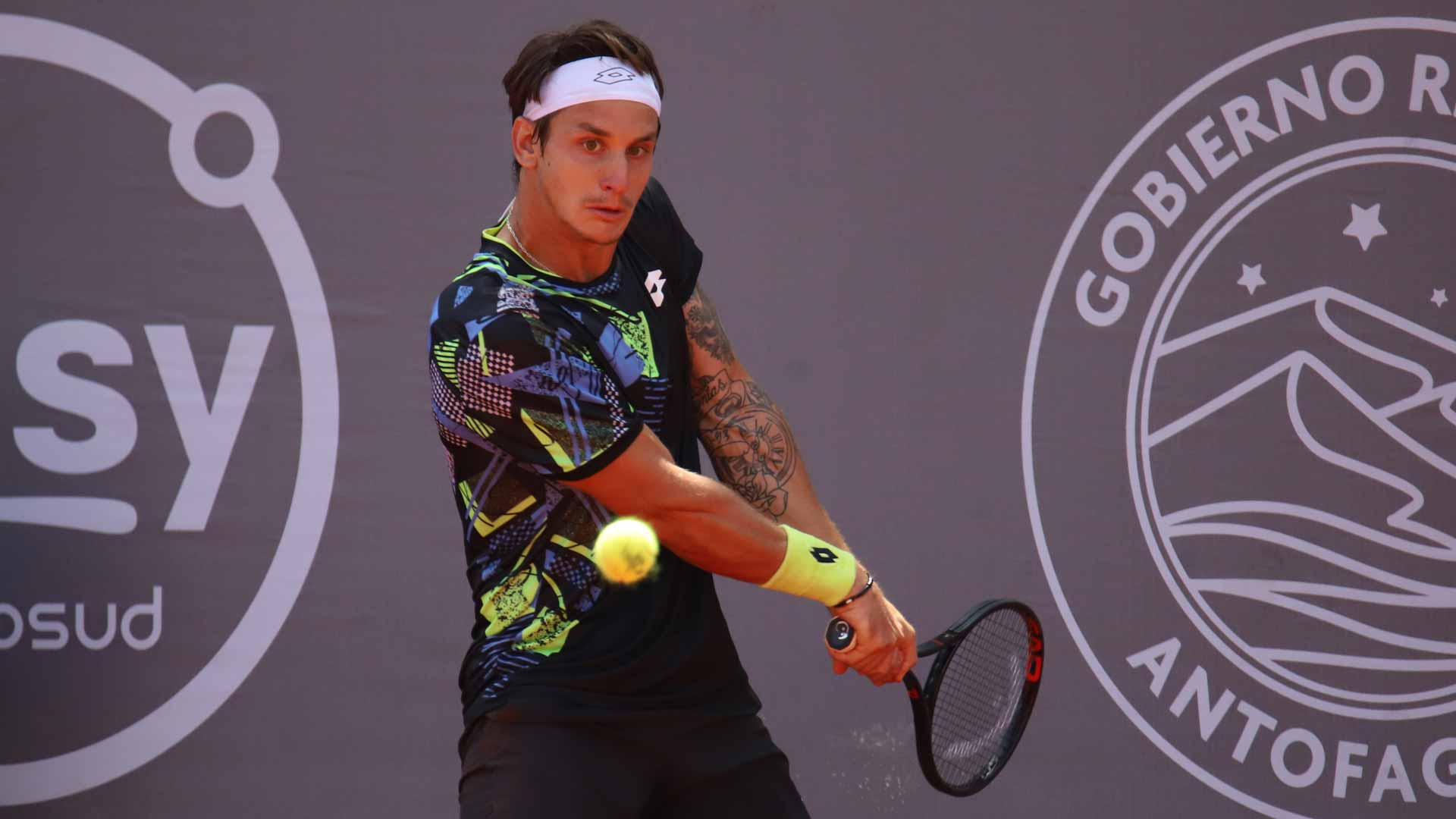 Camilo Ugo Carabelli in action at the Antofagasta Challenger.