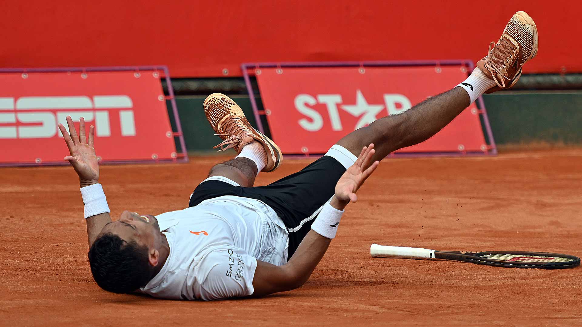 <a href='https://www.atptour.com/en/players/thiago-monteiro/mj08/overview'>Thiago Monteiro</a> celebrates winning the Challenger 100 event in Campinas, Brazil.