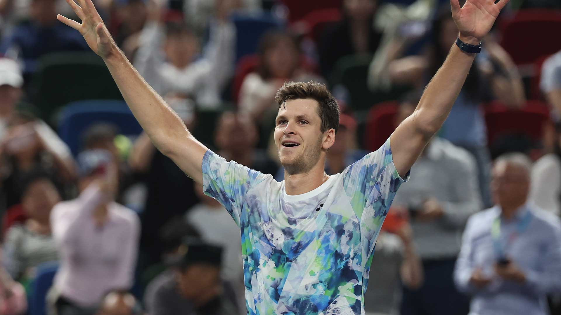 Hubert Hurkacz celebrates on Sunday in Shanghai.