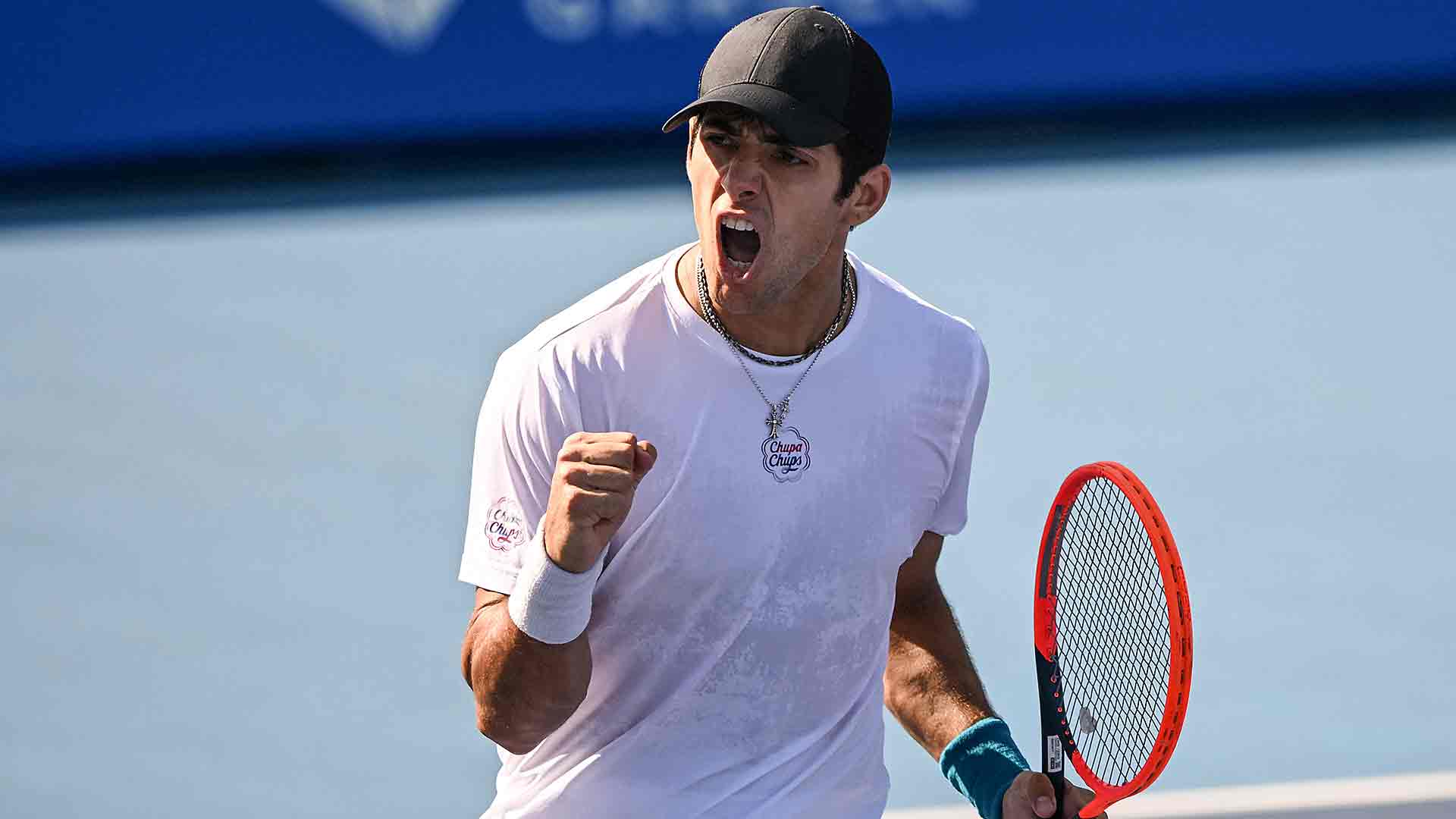Cristian Garín encadena tres victorias en Tokio para alcanzar la segunda ronda, partiendo desde la previa.