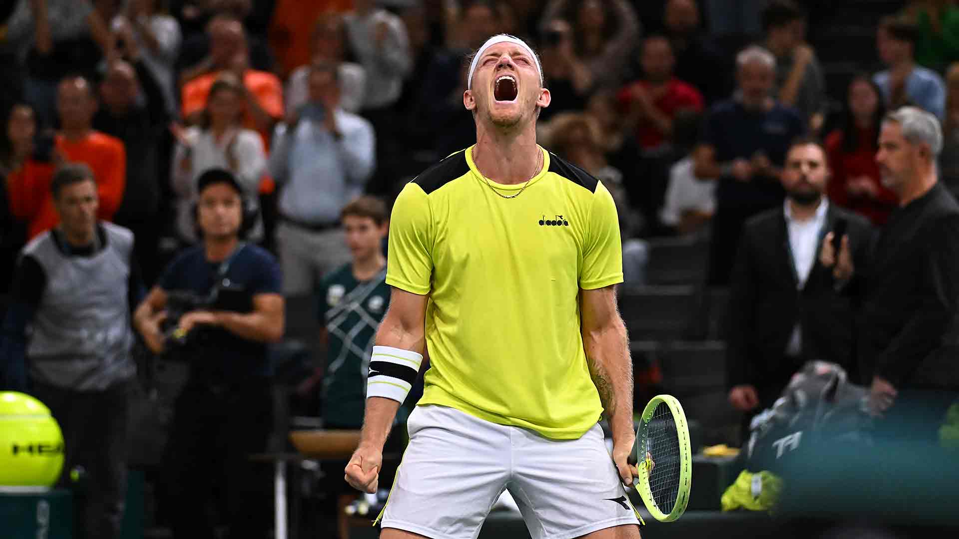Alejandro Davidovich Fokina superó en su estreno en el Rolex Paris Masters a Ben Shelton.