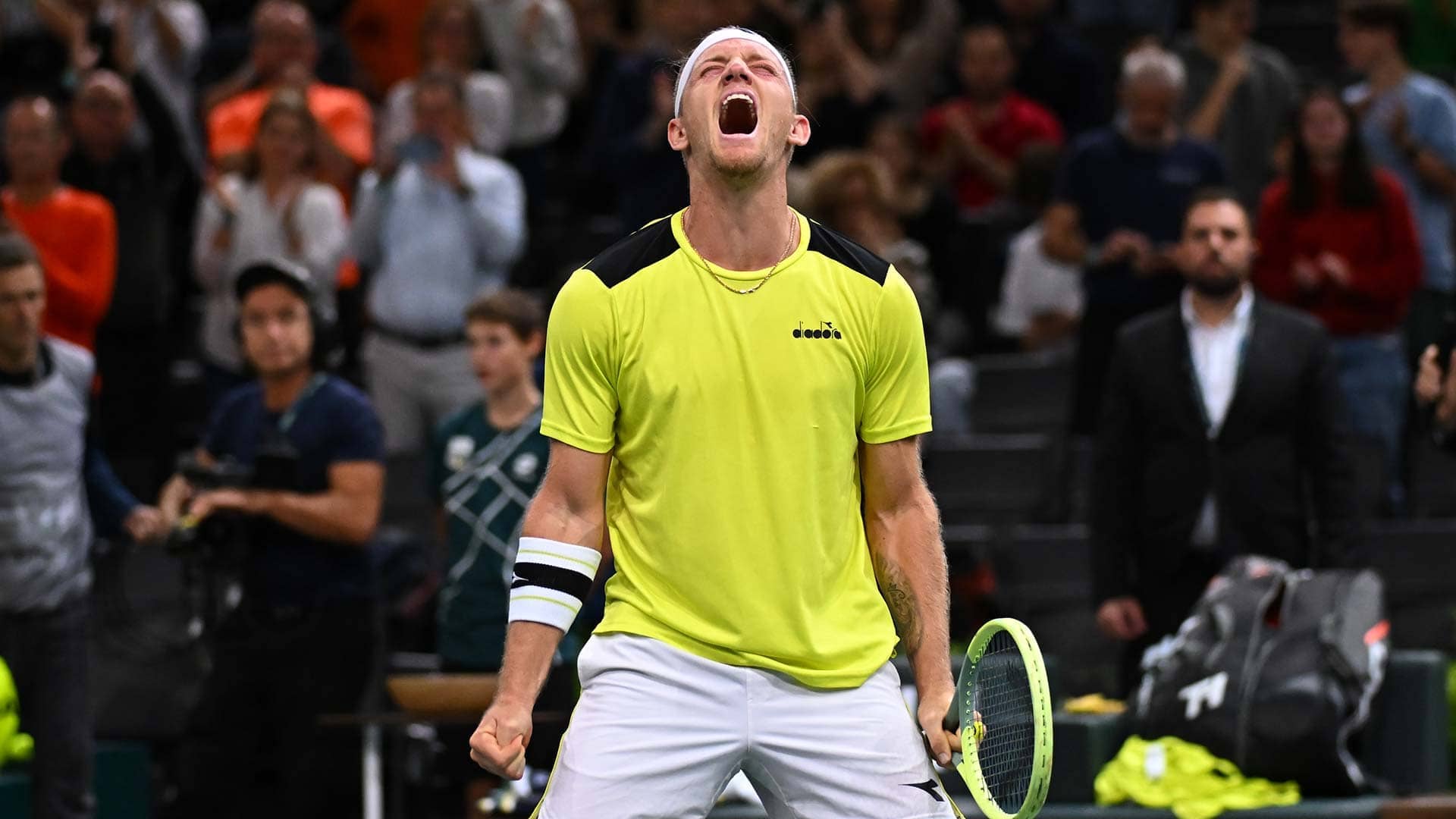 <a href='https://www.atptour.com/en/players/alejandro-davidovich-fokina/dh50/overview'>Alejandro Davidovich Fokina</a>
