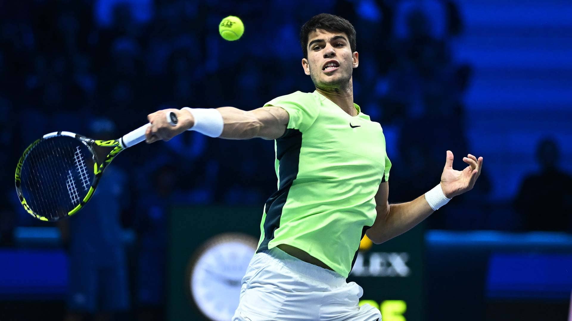 Carlos Alcaraz derrotó a Andrey Rublev el miércoles en Turín.