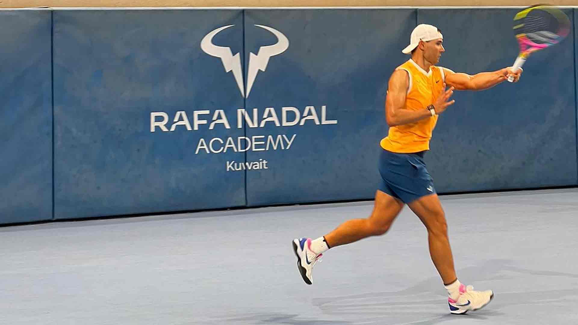 Rafael Nadal durante uno de sus entrenamientos estos días en Kuwait.