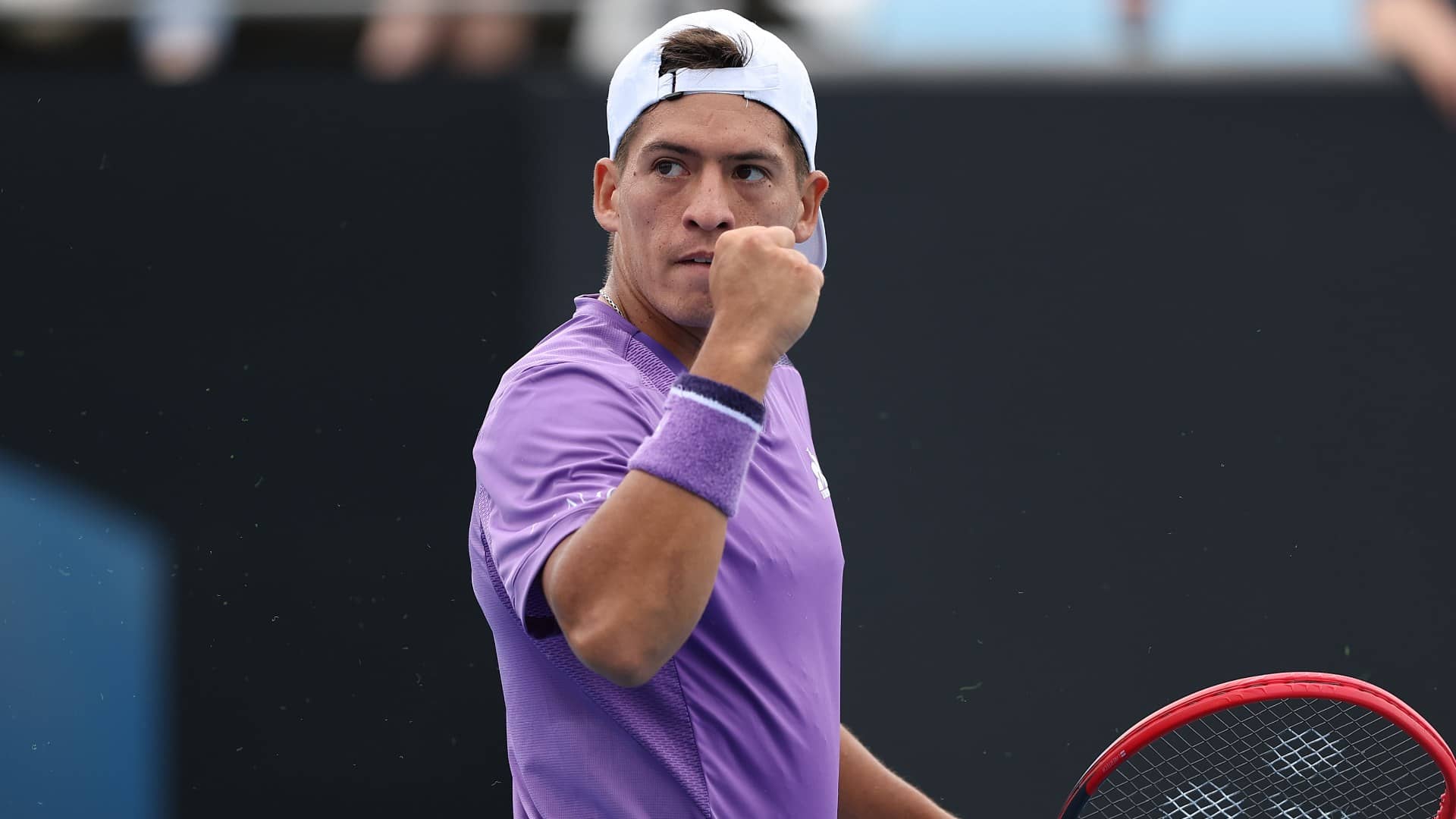 Sebastián Báez busca su primera clasificación a tercera ronda en Melbourne.