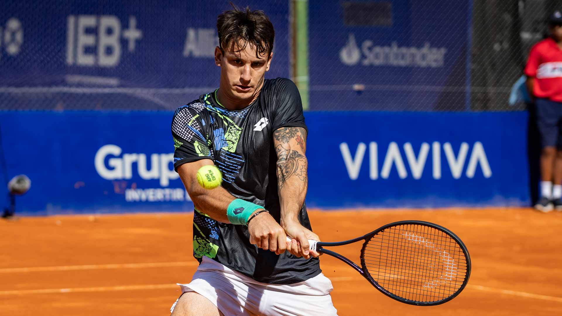 Camilo Ugo Carabelli in action at the IEB+ Argentina Open.