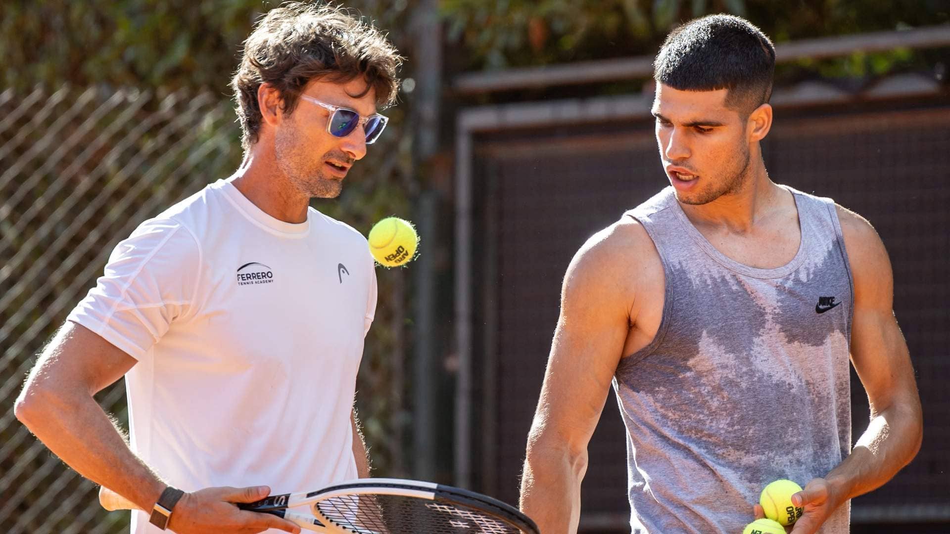 Carlos Alcaraz y Juan Carlos Ferrero entrenando durante la semana en Buenos Aires.