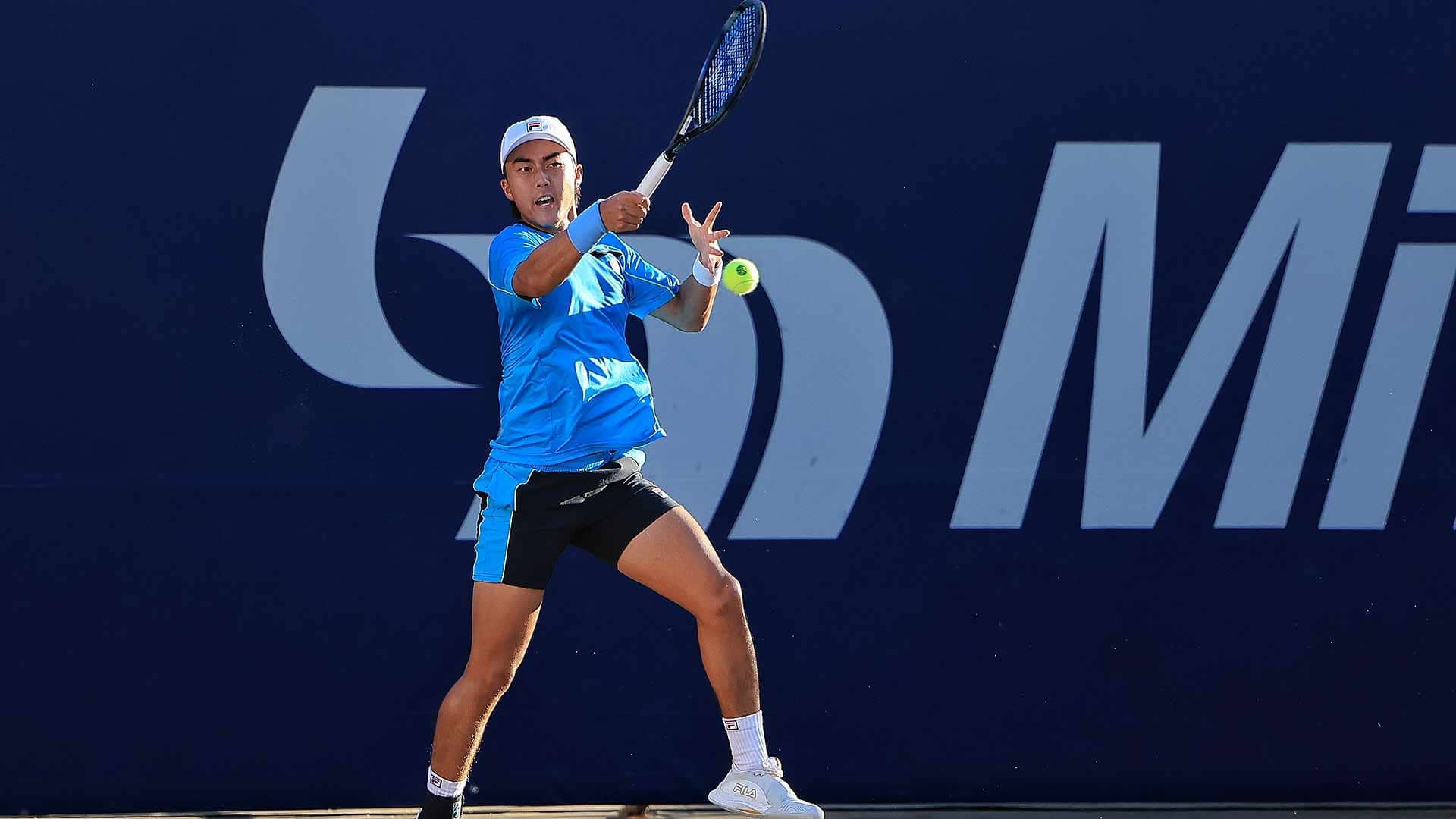 Australian Rinky Hijikata upsets sixth seed Miomir Kecmanovic in Los Cabos.