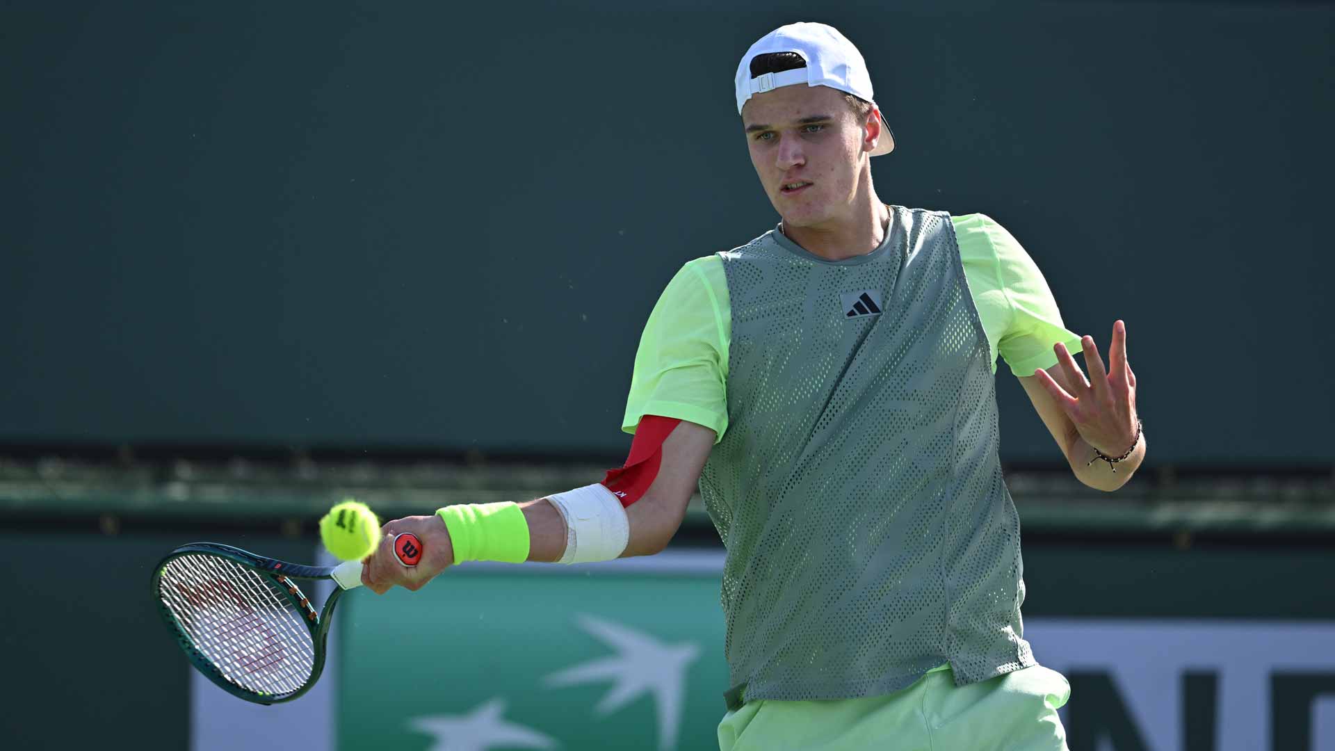 Jakub Mensik in action Thursday at the BNP Paribas Open.