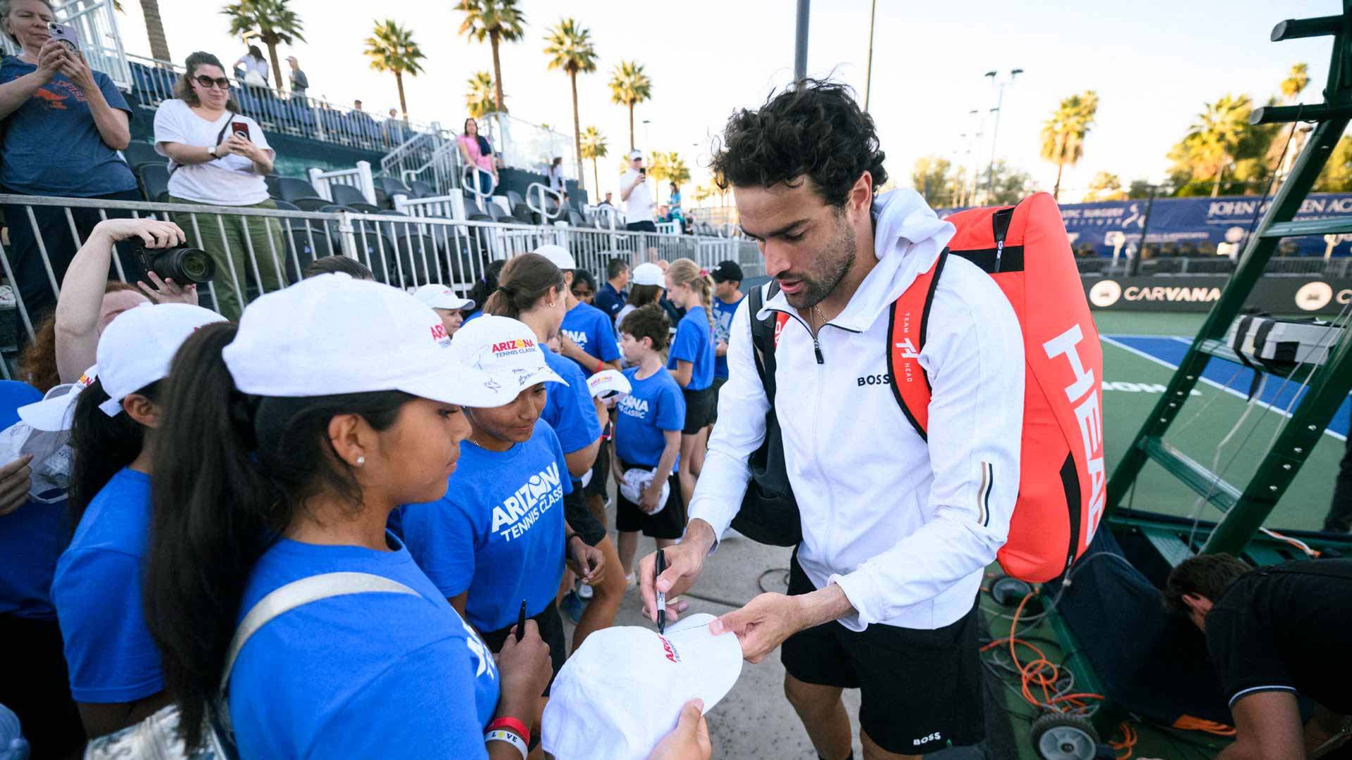 <a href='https://www.atptour.com/en/players/matteo-berrettini/bk40/overview'>Matteo Berrettini</a> signs autographs after his first-round win at the <a href='https://www.atptour.com/en/scores/archive/phoenix/9167/2025/results'>Arizona Tennis Classic</a>.