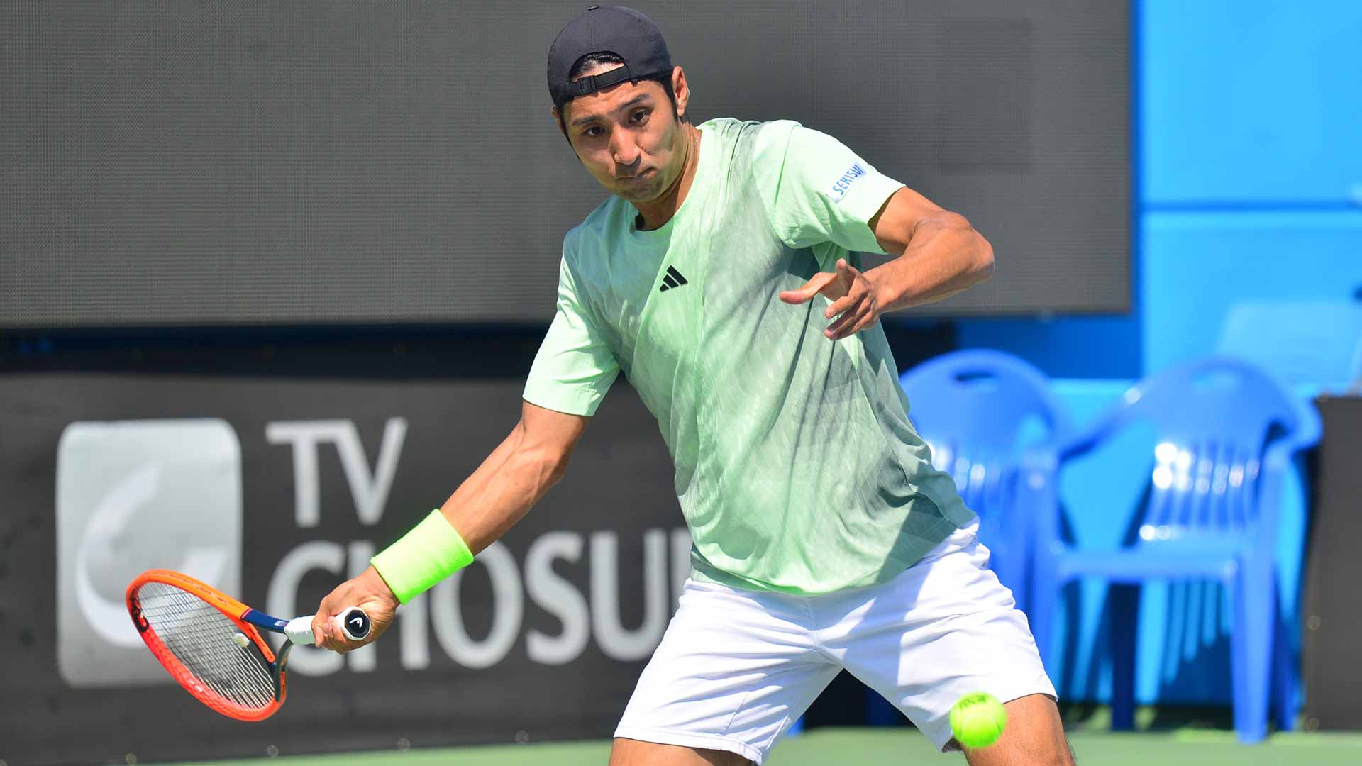 <a href='https://www.atptour.com/en/players/yasutaka-uchiyama/u134/overview'>Yasutaka Uchiyama</a> in action at the Vitro <a href='https://www.atptour.com/en/scores/archive/busan/1741/2025/results'>Busan Open</a>.