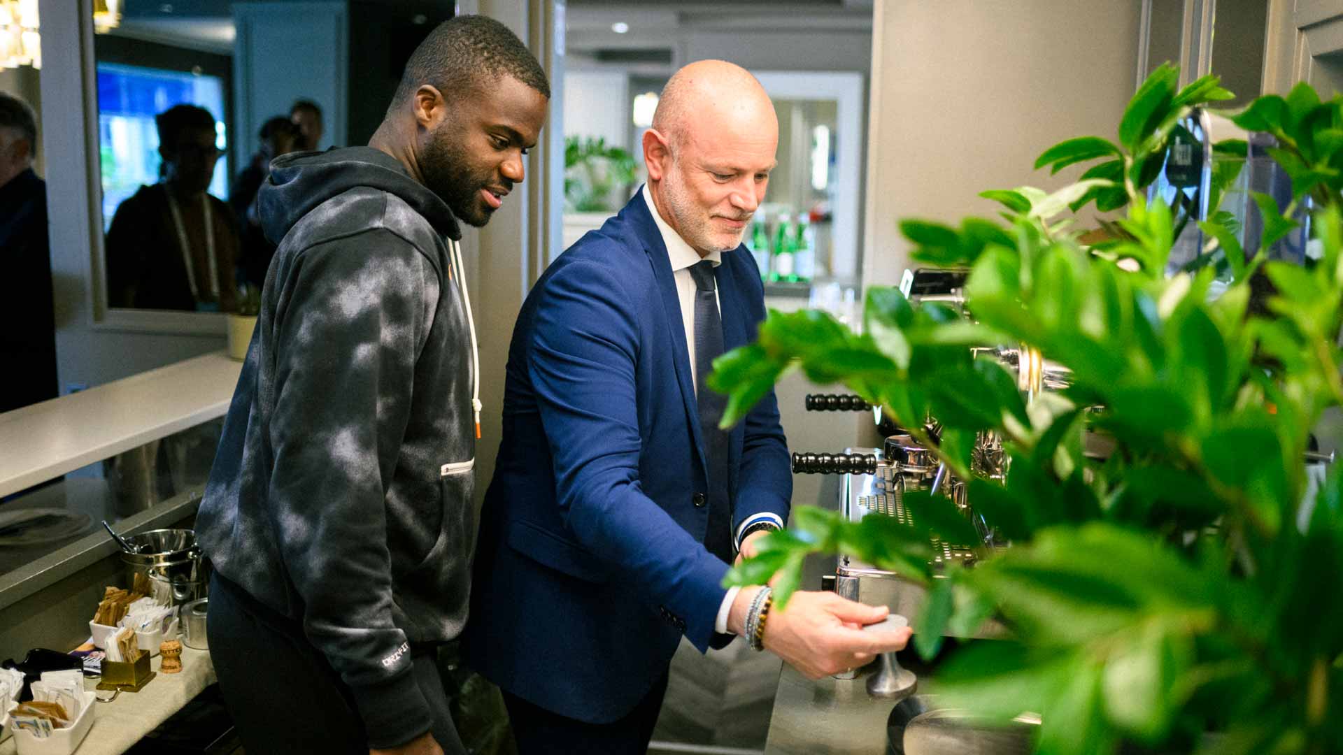 <a href='https://www.atptour.com/en/players/frances-tiafoe/td51/overview'>Frances Tiafoe</a> receives instructions from a barista in Cagliari, Italy. 