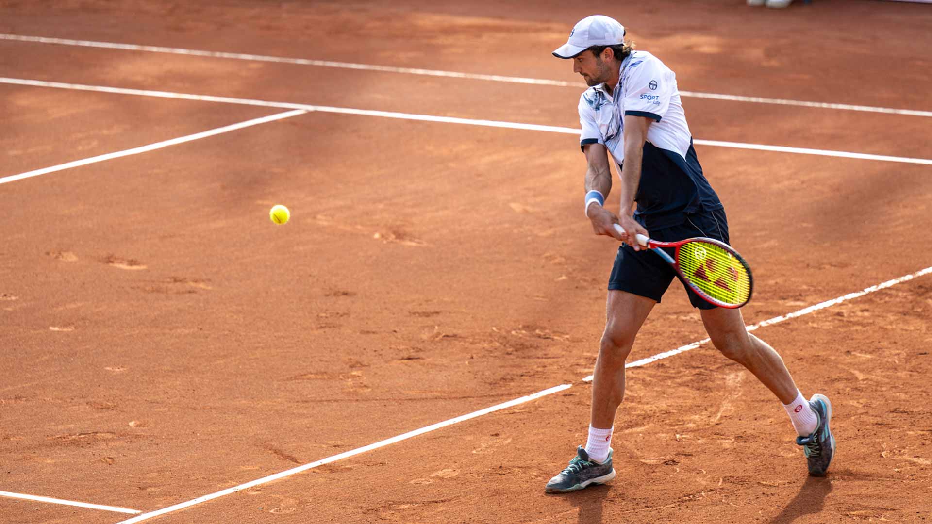 <a href='https://www.atptour.com/es/players/valentin-vacherot/va25/overview'>Valentin Vacherot</a> during Friday's quarter-final at the Aix-en-Provence Challenger.