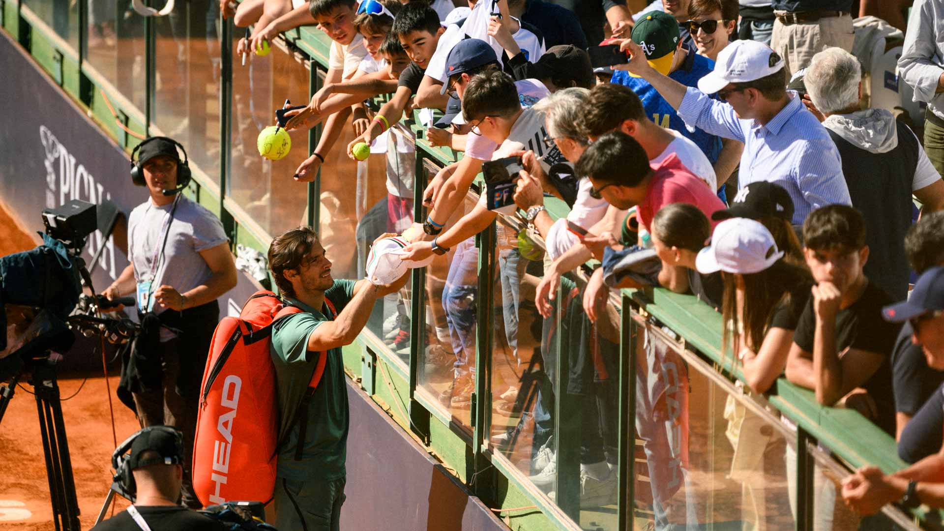 <a href='https://www.atptour.com/en/players/lorenzo-musetti/m0ej/overview'>Lorenzo Musetti</a> at the <a href='https://www.atptour.com/en/scores/archive/cagliari/2861/2024/results'>Sardegna Open</a>.
