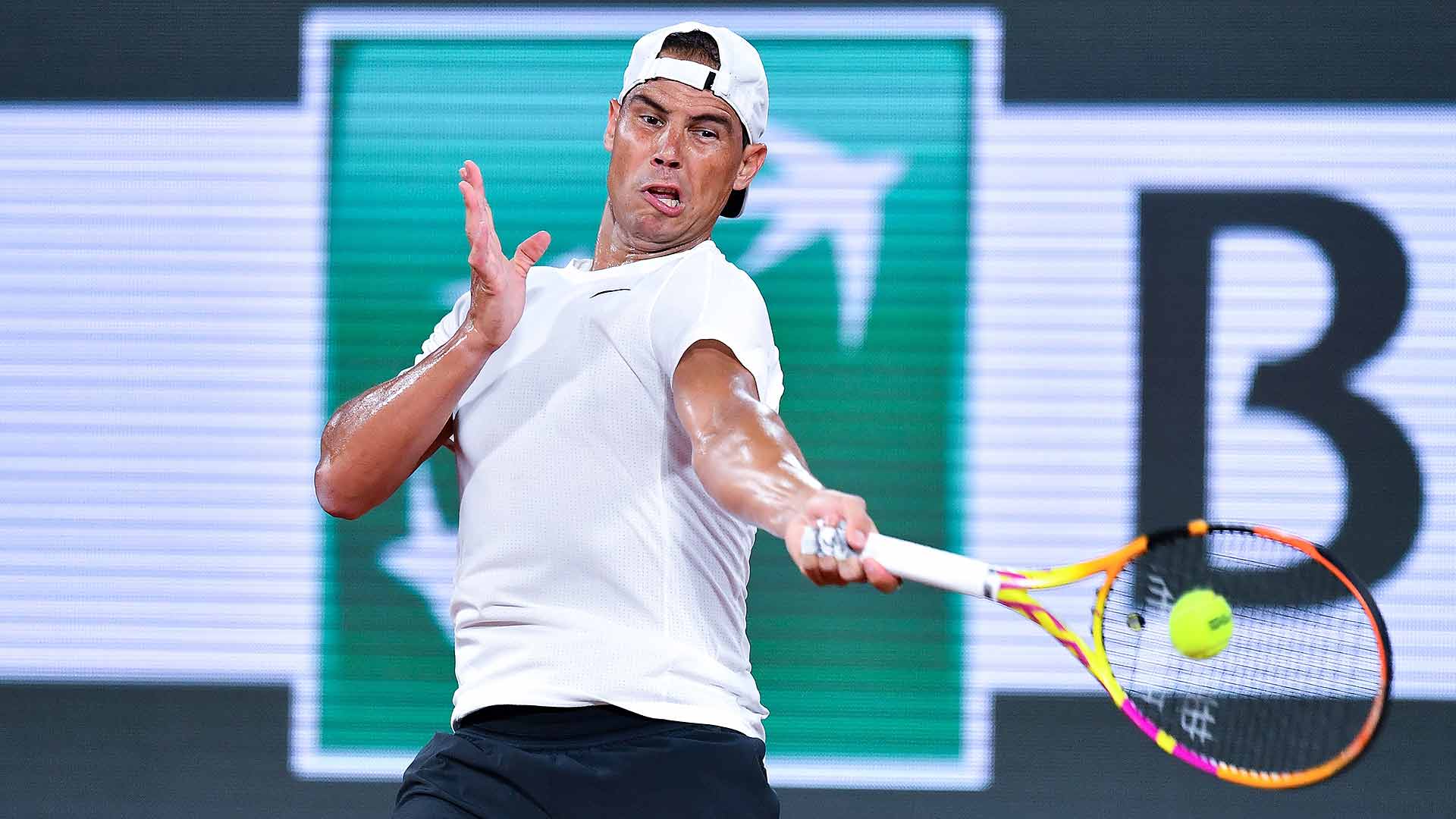 Rafael Nadal, entrenando el lunes en Roland Garros.