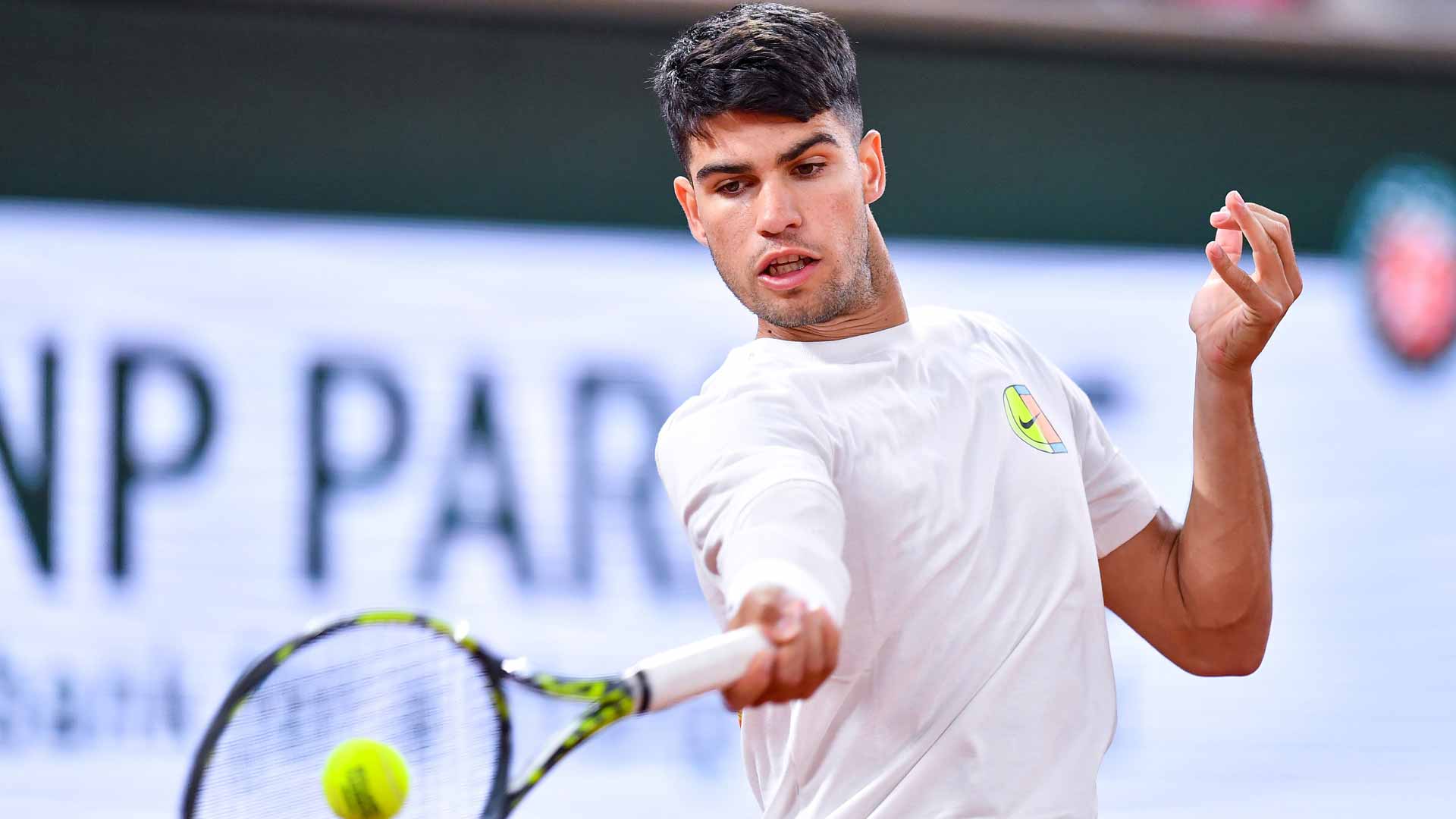 <a href='https://www.atptour.com/en/players/carlos-alcaraz/a0e2/overview'>Carlos Alcaraz</a> practises Wednesday at <a href='https://www.atptour.com/en/tournaments/roland-garros/520/overview'>Roland Garros</a>.
