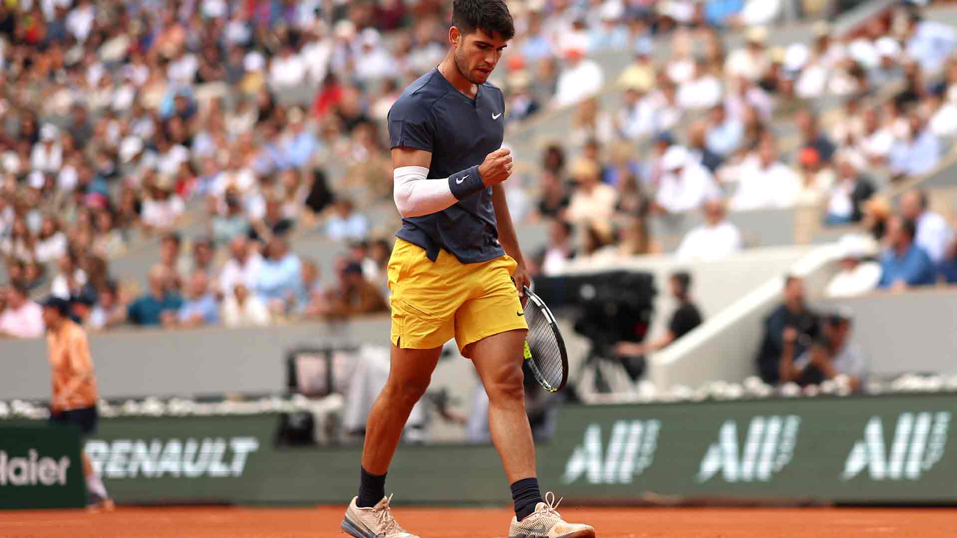 Carlos Alcaraz debutó en Roland Garros 2024 frente a JJ Wolf en la Philipe Chatrier.