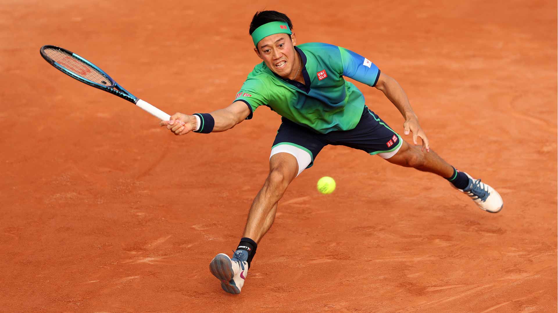 Kei Nishikori defeats Gabriel Diallo in five sets Sunday in Paris.