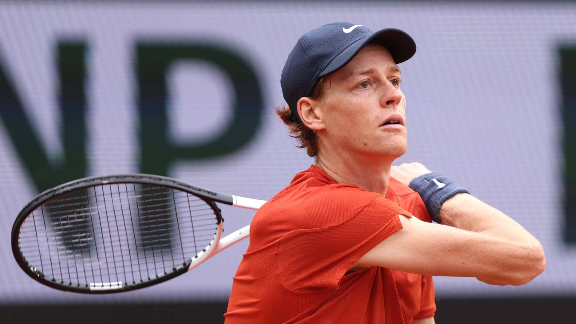 Jannik Sinner defeats Christopher Eubanks in the Roland Garros first round.