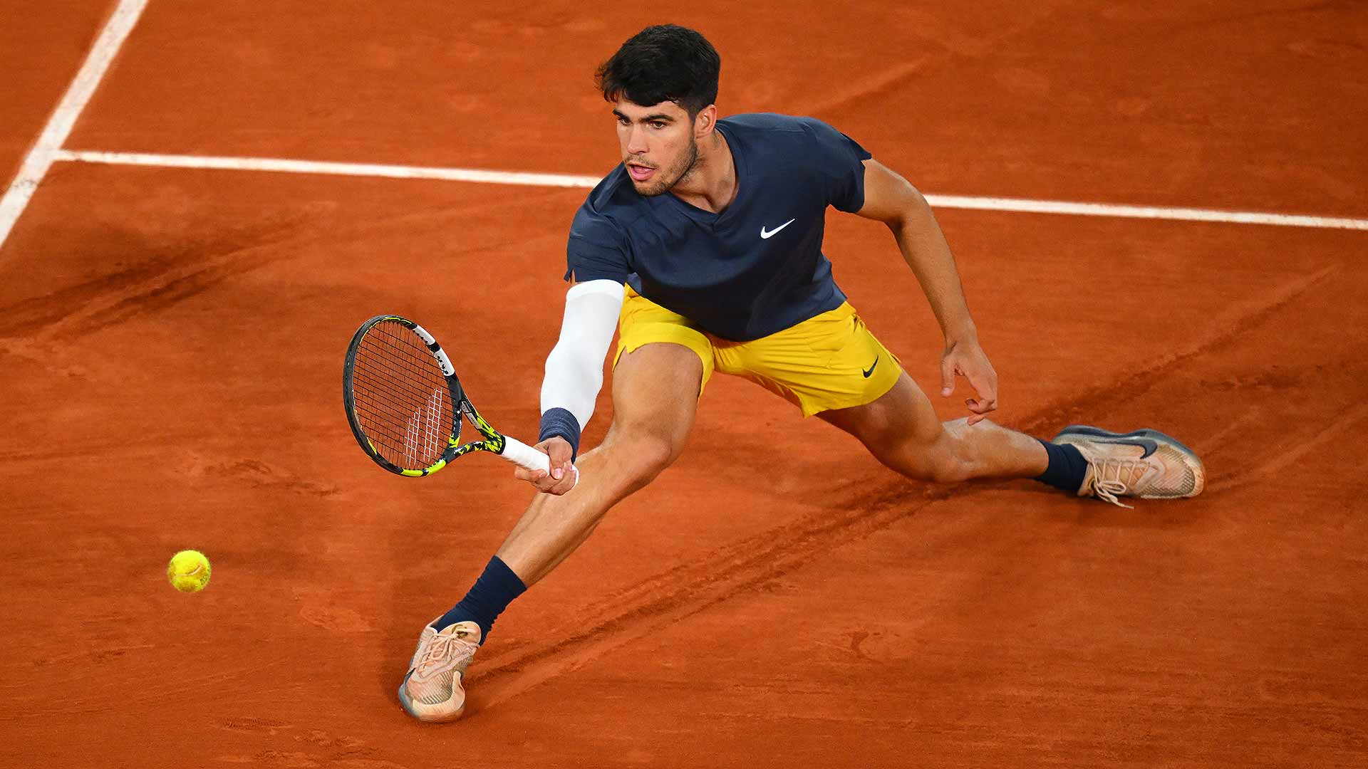 Carlos Alcaraz venció a Sebastian Korda el viernes en Roland Garros.