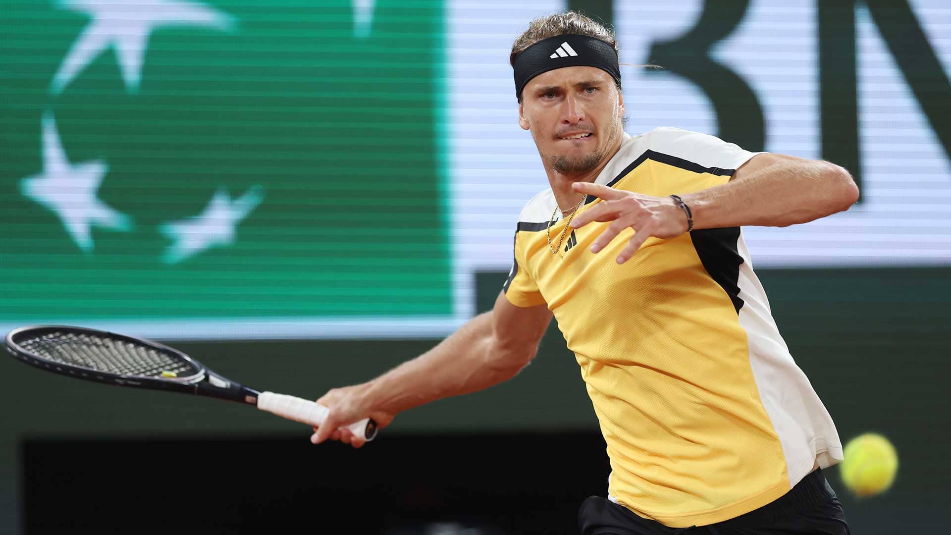 Alexander Zverev in third-round action against Tallon Griekspoor on Saturday at Roland Garros.