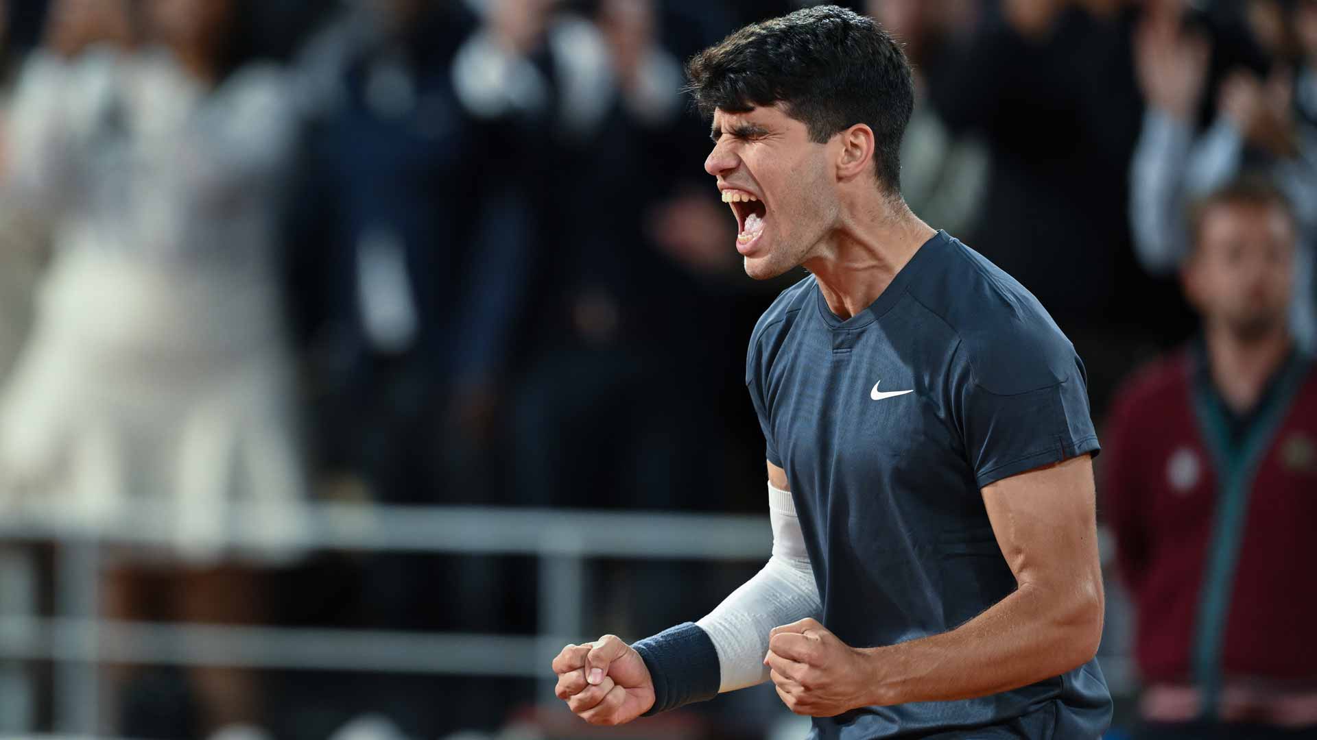 Carlos Alcaraz defeats Stefanos Tsitsipas in the Roland Garros quarter-finals for the second straight year.