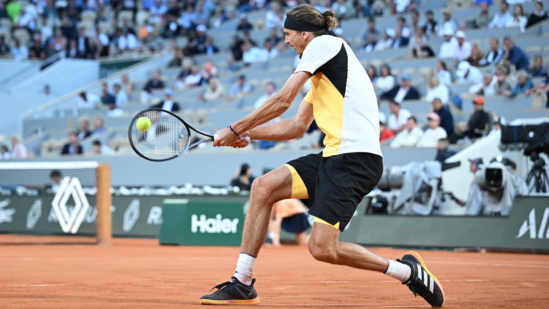 Alexander Zverev reaches his second major final on Friday in Paris.
