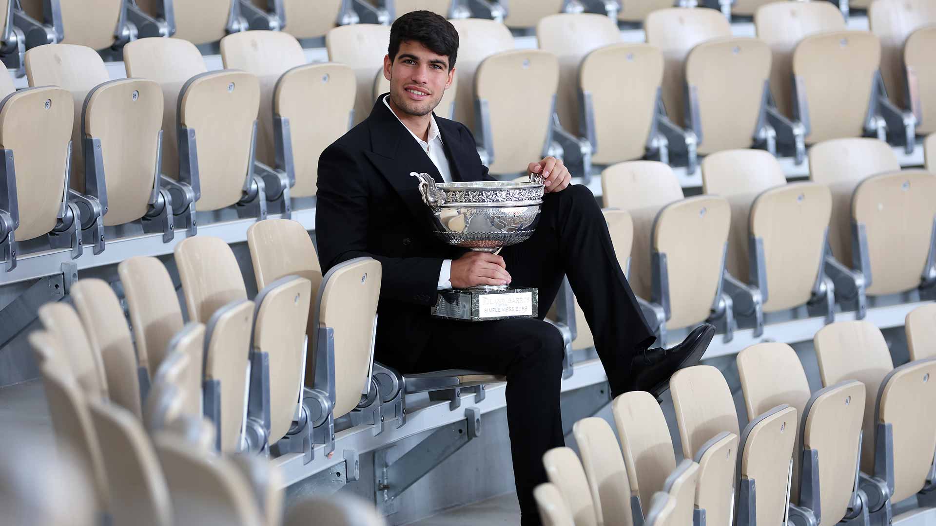 Carlos Alcaraz celebrates with the Coupe des Mousquetaires on Monday at Roland Garros.