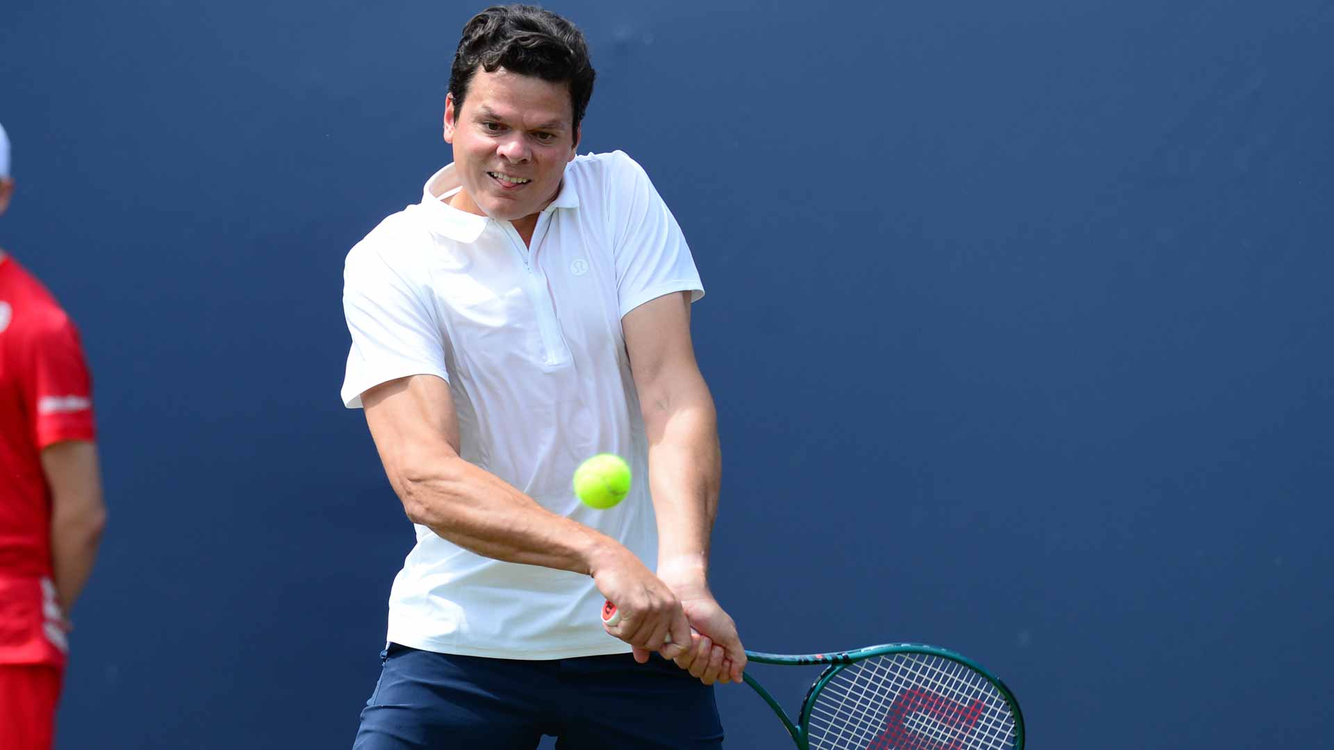 Raonic makes winning return in 's-Hertogenbosch, Fils advances