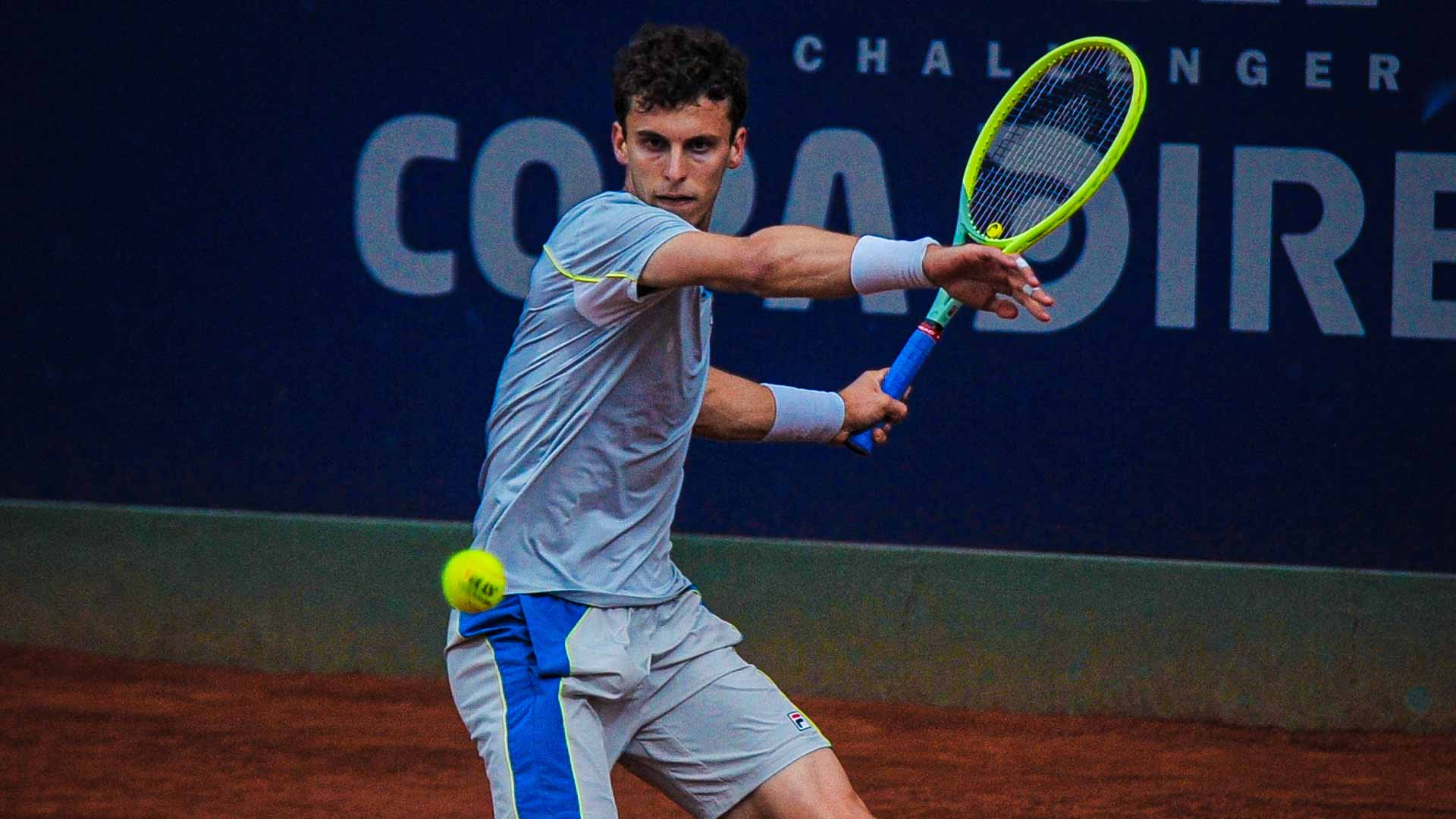 <a href='https://www.atptour.com/en/players/juan-manuel-cerundolo/c0c8/overview'>Juan Manuel Cerundolo</a> in action at the <a href='https://www.atptour.com/en/scores/archive/lima/9602/2021/results'>Lima Challenger</a>.