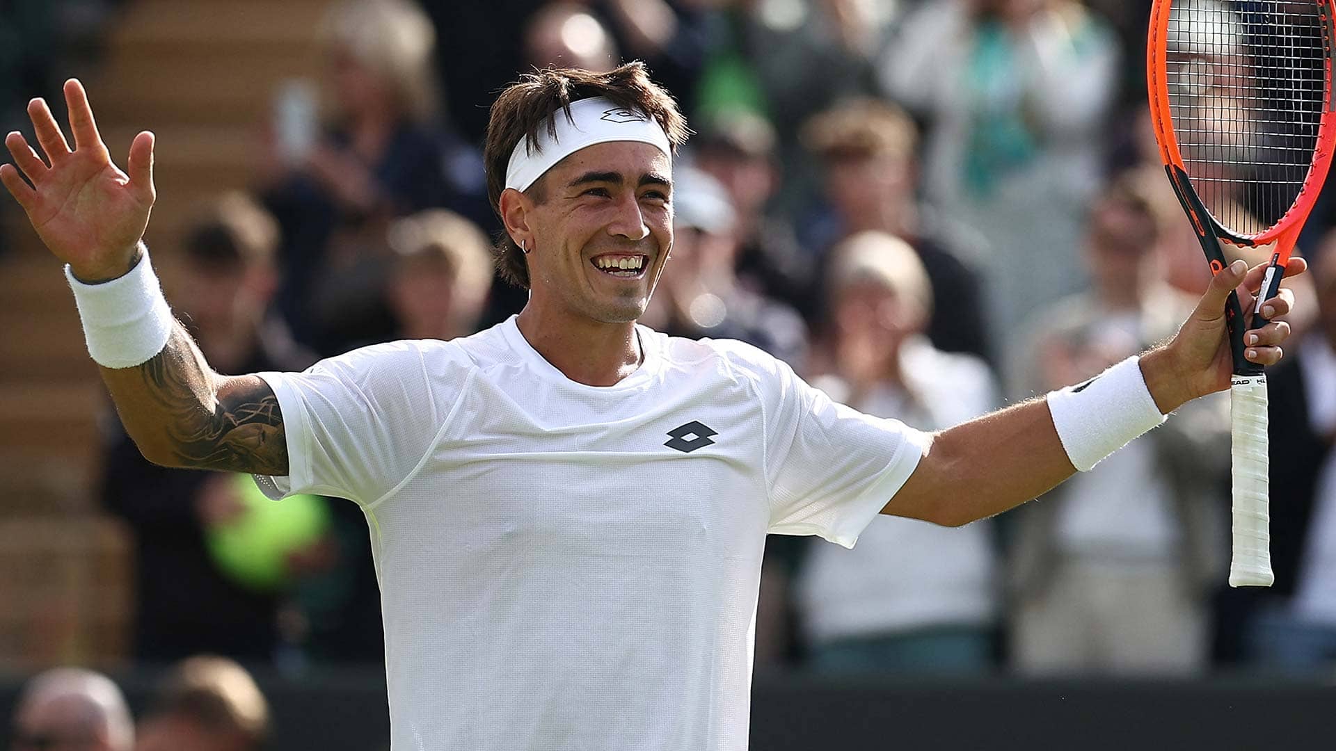 Francisco Comesana celebra su victoria ante Andrey Rublev.