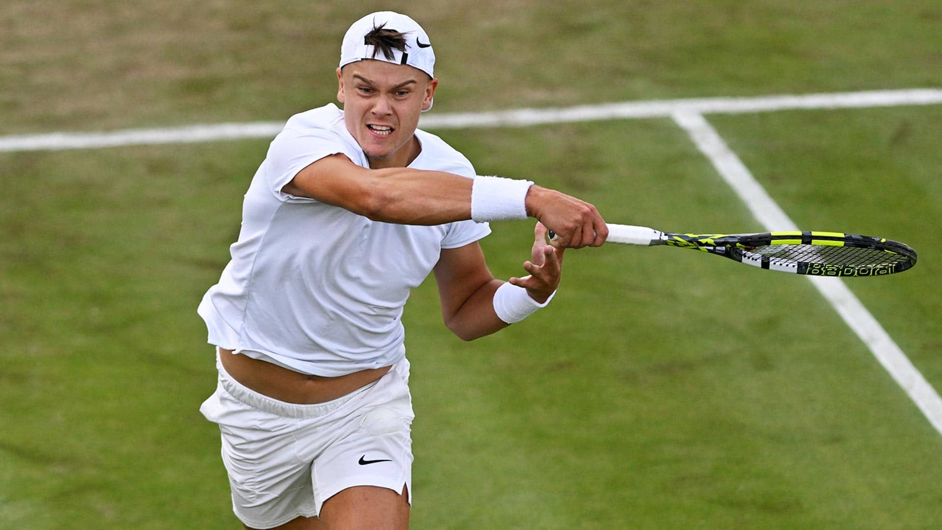 Holger Rune advances to the third round at Wimbledon.