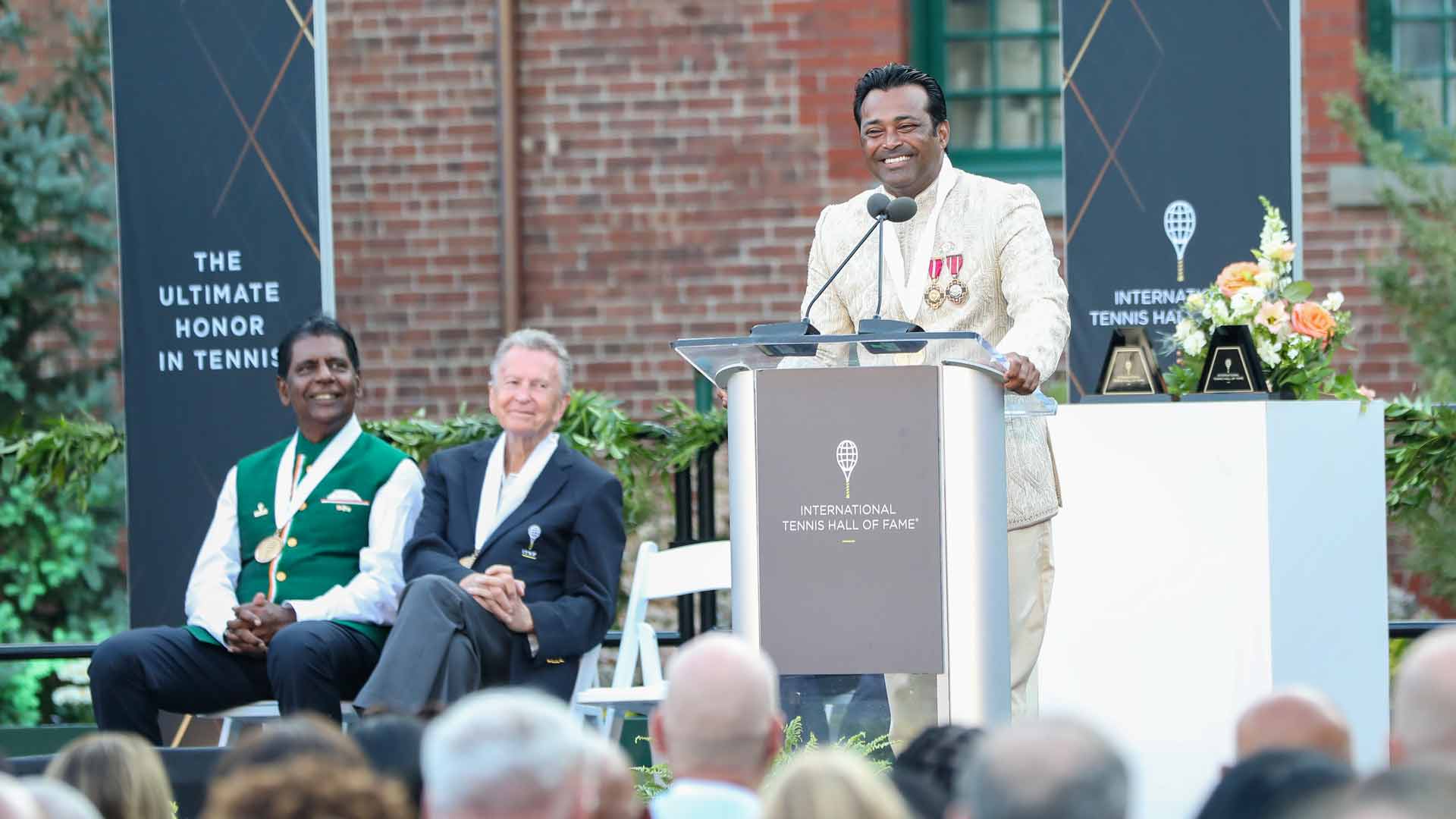Leander Paes speaks to the Newport crowd on Saturday evening.