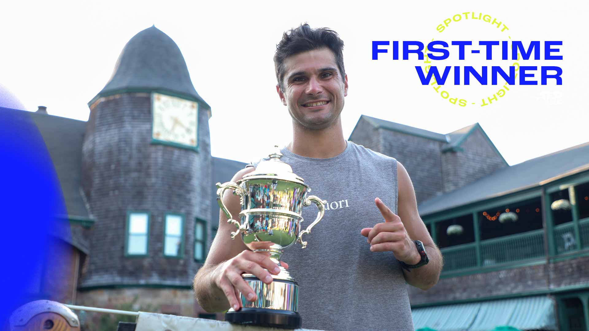 Marcos Giron celebra su primer título ATP Tour en el International Tennis Hall of Fame.