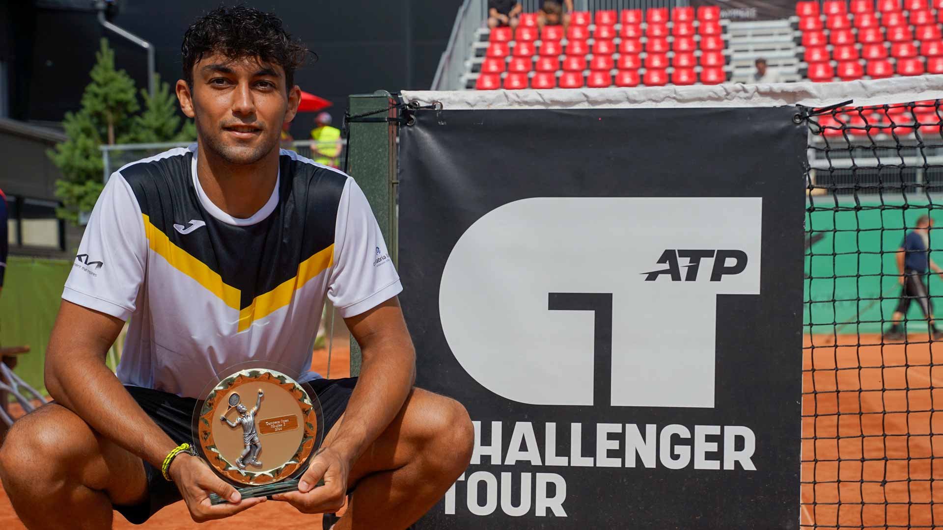 <a href='https://www.atptour.com/es/players/daniel-rincon/r0fp/overview'>Daniel Rincon</a> triumphs on the clay courts of Tampere, Finland.